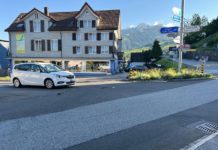 Unfall zwischen Auto und E-Bike fordert eine verletzte Person