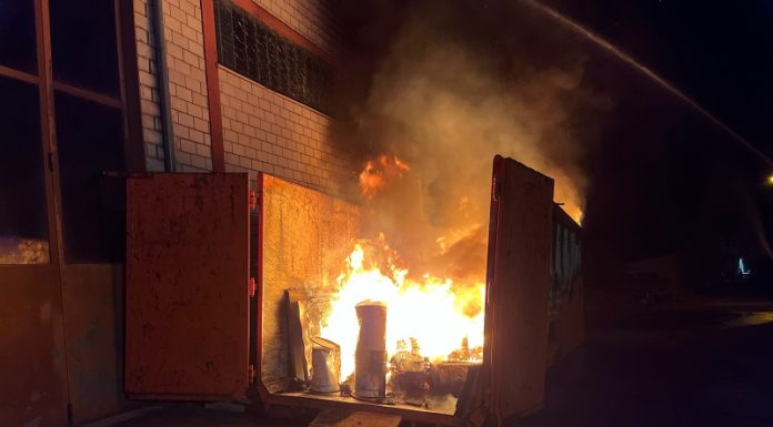 Brand in Abfallmulde mit Schaden von CHF 10.000.00