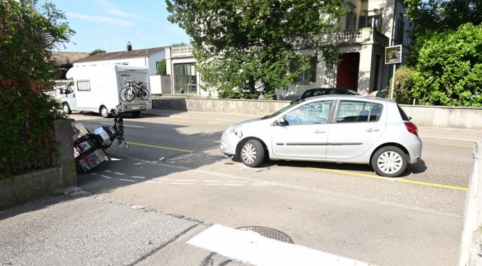 Kollision zwischen Motorrad und Auto