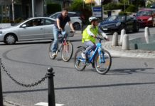 VCL: Kreisverkehr: Auto und Velo