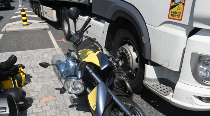 Schaan: Kollision zwischen einem Motorrad und einem Lastwagen