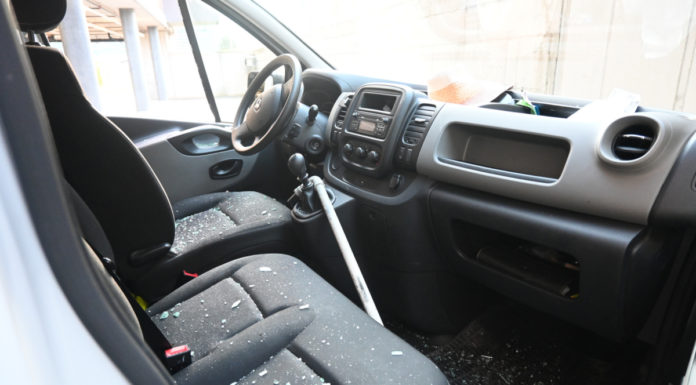 Lieferwagen beschädigt