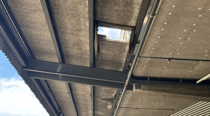 Arbeiter stürzt von Dach und wird schwer verletzt!