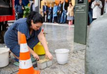 Gegen das Vergessen: Zwei Stolpersteine in Vaduz verlegt