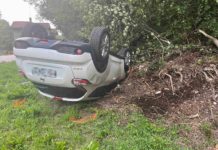 Nach Selbstunfall auf Dach gelandet