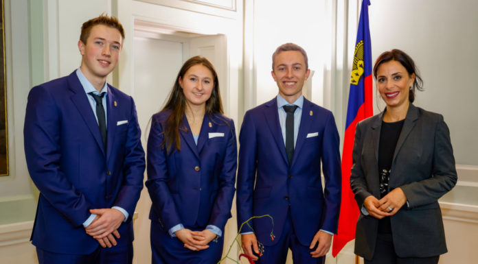 Regierungsrätin Dominique Hasler verabschiedet Liecht. WorldSkills-Delegation