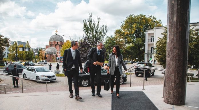 Aussenministerin Hasler besucht Entwicklungsprojekte in Kosovo