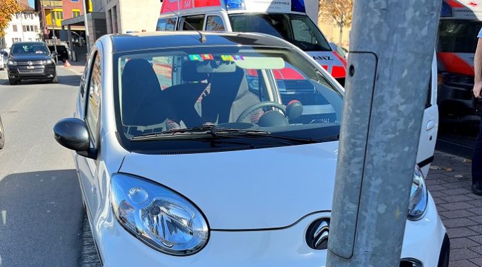 Verletzung bei Kollision mit Strassenbeleuchtung