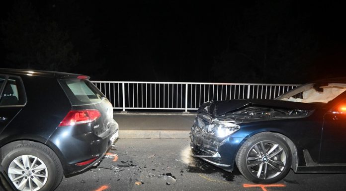 Verletzte Person und grosser Sachschaden bei Verkehrsunfall