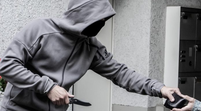 Mit Messer ausgeraubt!