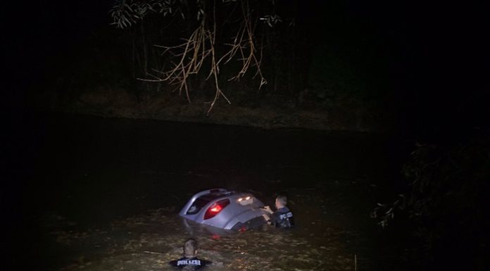 Mit Auto in Steinenbach geraten