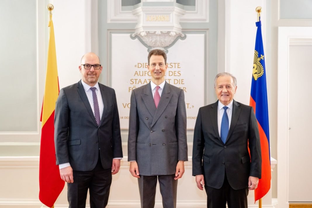 Apéro der Regierung im Anschluss an die offizielle Eröffnung d