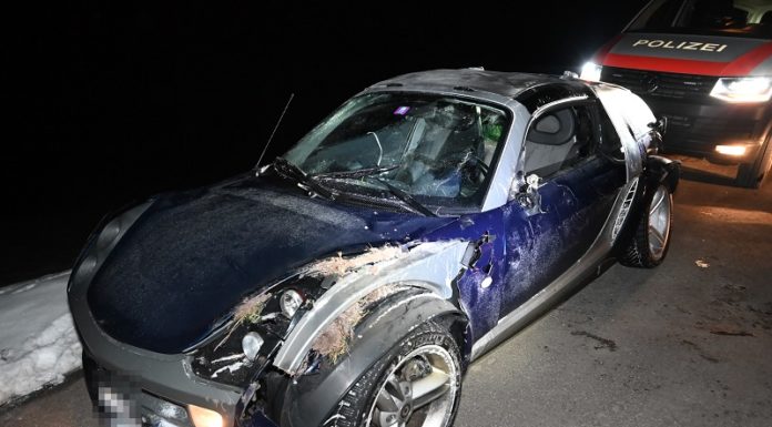 Mit Auto von der Strasse abgekommen und überschlagen