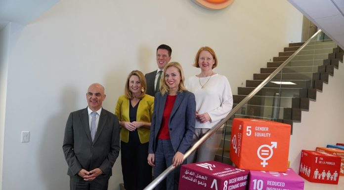 RR Frick am Treffen im Gleichstellungsbereich in New York