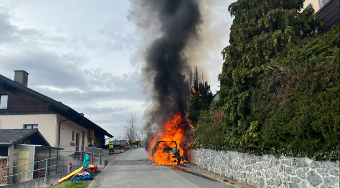 Fahrzeugbrand in Triesenberg