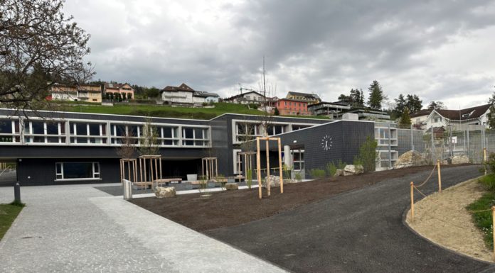 Eröffnung Kindergarten und Turnhalle Mauren