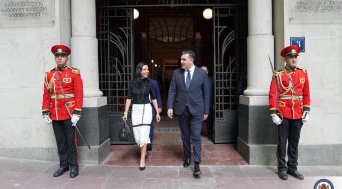 Aussenministerin Hasler im Austausch mit Georgiens Regierung