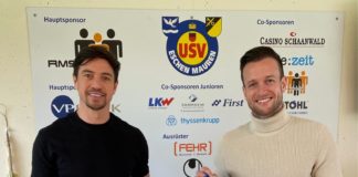 Die nächste Verstärkung des USV heisst "Timbo", ist Verteidiger und kann auch als 6er eingesetzt werden. Hier sehen wir ihn links mit dem Sportlichen Leiter des USV Eschen-Mauren, Oliver Klaus.