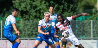 Der USV beim Testspiel, das er gegen Zweitligisten Montlinen 3: 0 gewann. Im Bild von links Karaaslan, Mitte Bendeguz, hinten Adriano Sodano.