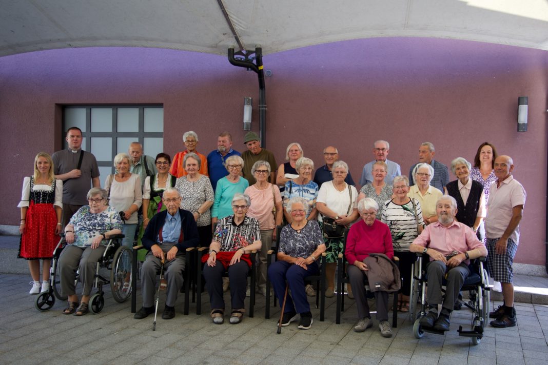 23 MM Tag dem Alter ur Ehre Gruppe Saal