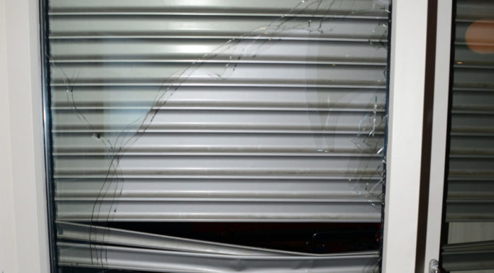 Einbruchdiebstahl in drei Geschäftslokale