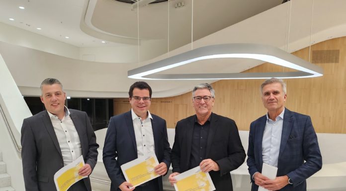 Freundschaftlicher Austausch über die Grenze