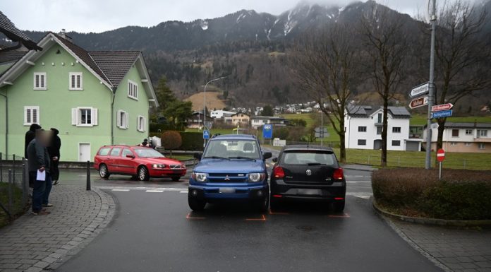 Triesen: Kollision mit drei Personenwagen