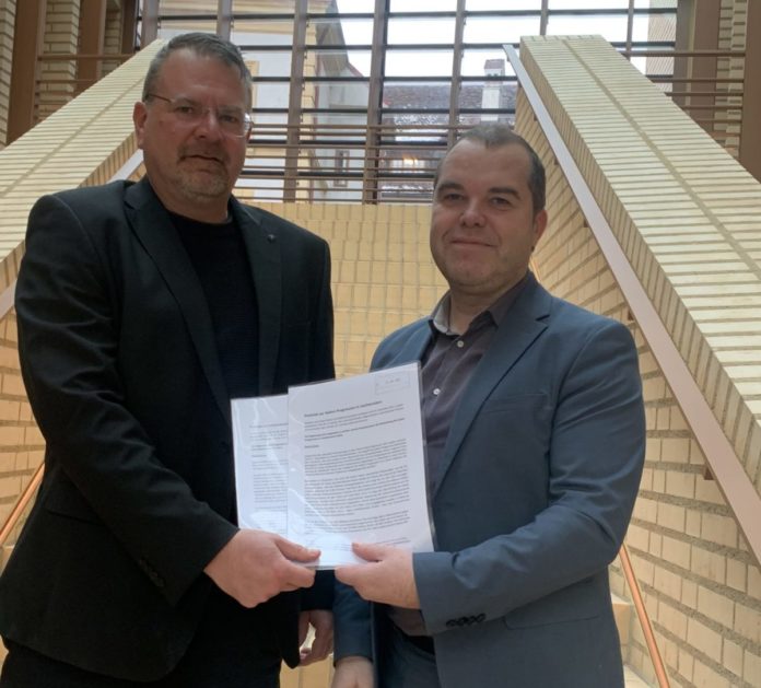 Foto bei Postulat Übergabe