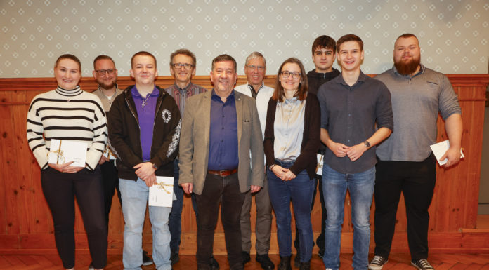 Zwölf Athletinnen und Athleten an der Sportlehrehrung 2023 ausgezeichnet