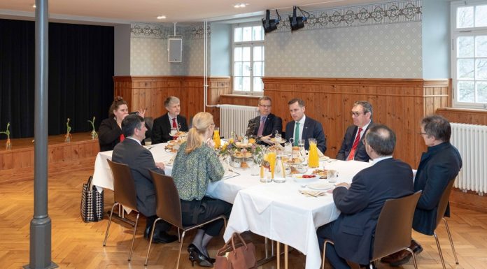 Regierungschef-Stv. Sabine Monauni trifft US-Botschafter Scott C. Miller