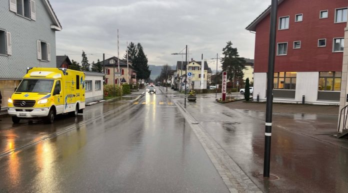 Bazenheid: Auto flüchtet nach Unfall mit Fussgängerin – Zeugenaufruf