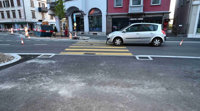 Autounfall: Fussgängerin schwer verletzt