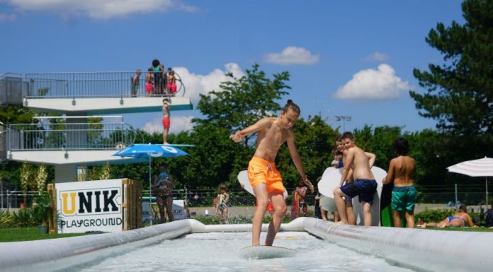 Präsentation mobiler Skimboard-Pool