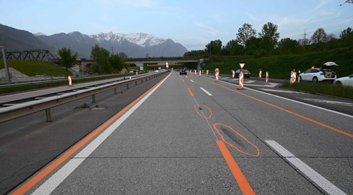 Bei Selbstunfall mit Motorrad auf Autobahn verletzt