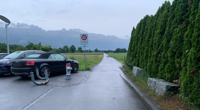 Zeugenaufruf – Beschädigungen durch Fahrzeug