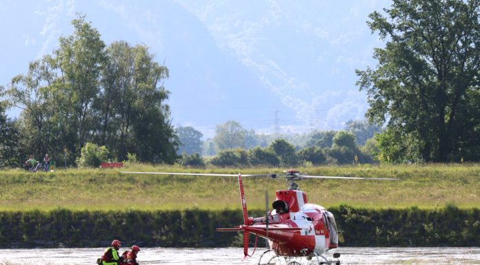 Gemeinsame Übung: Rettung aus dem Rhein