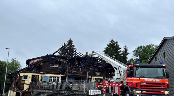 Tote Person bei Brand eines Mehrfamilienhauses