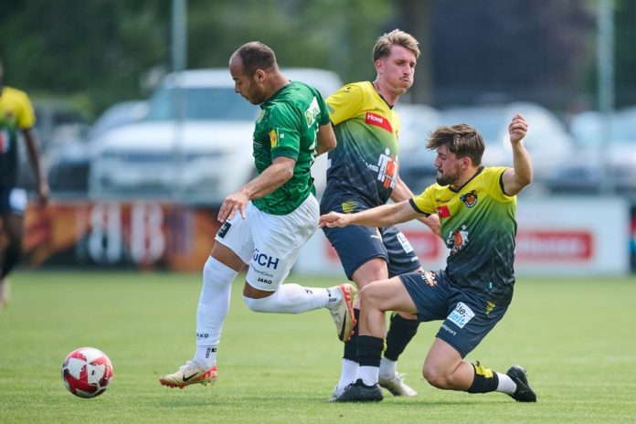 USV-Brühl 0-2, Spiel in Ruggell, am 20.7.2024, Hossmann r. und Capt.Göyrky USV.Foto- M.Z
