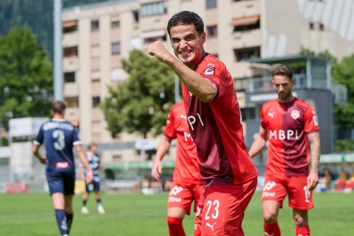 Cavegn (Nr.23) erzielte für den FC Vaduz gegen WSG Tirol beim 2:4-Sieg zwei Treffer. Aufnahme entstand am 5.7.2024 in Hall. Foto: Michael Zanghellini.