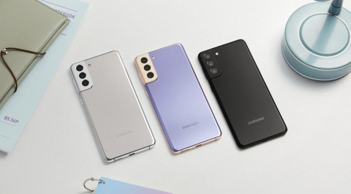 Das Samsung Galaxy S21 wird auf den neuesten Stand gebracht.