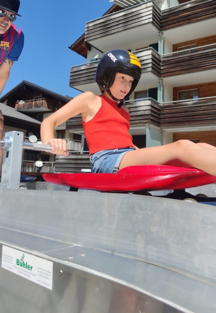 Jugendlicher bei der Sommerchilbi