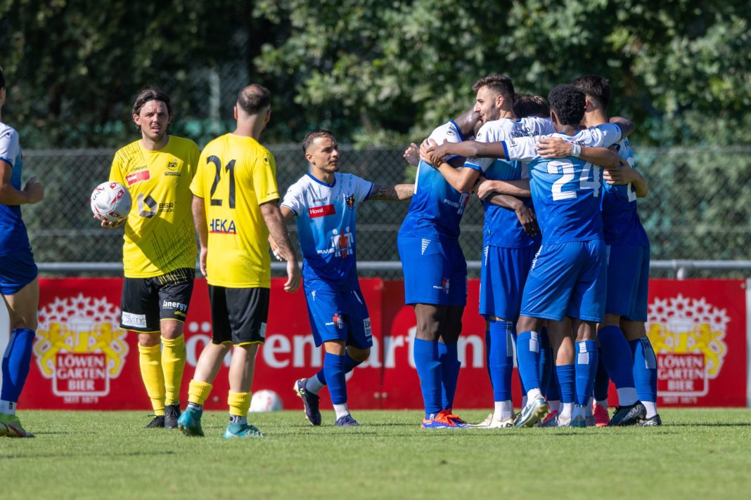 USV-Linth, Jubel nach dem 6-0-Sieg gegen Linth am 10.8.2024.jpg