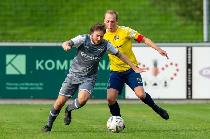 Beck Morgen findet das Nachtragsspiel FC Bad Ragaz gegen den FC Triesenberg als echtes Spitzenspiel auf der Ragazer Rhi-Au statt. Im Bild der Triesenberger Torjäger und Captain Sebastian Beck.