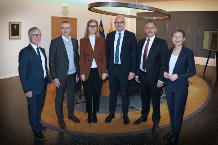 Treffen der Regierung mit der LIHK