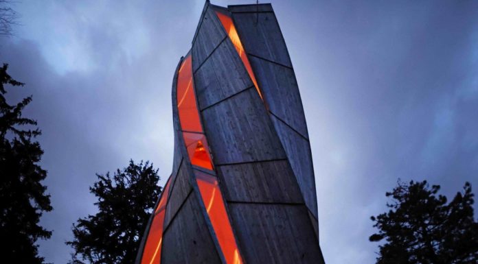 Zauberhafte Laternen erhellten Turm auf Dux