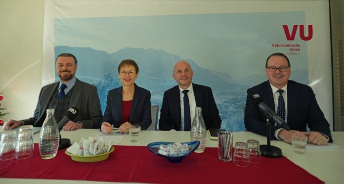 VU-Regierungskandidaten, Team plus VU-Parteipräsident Zwiefelhofer.jpg