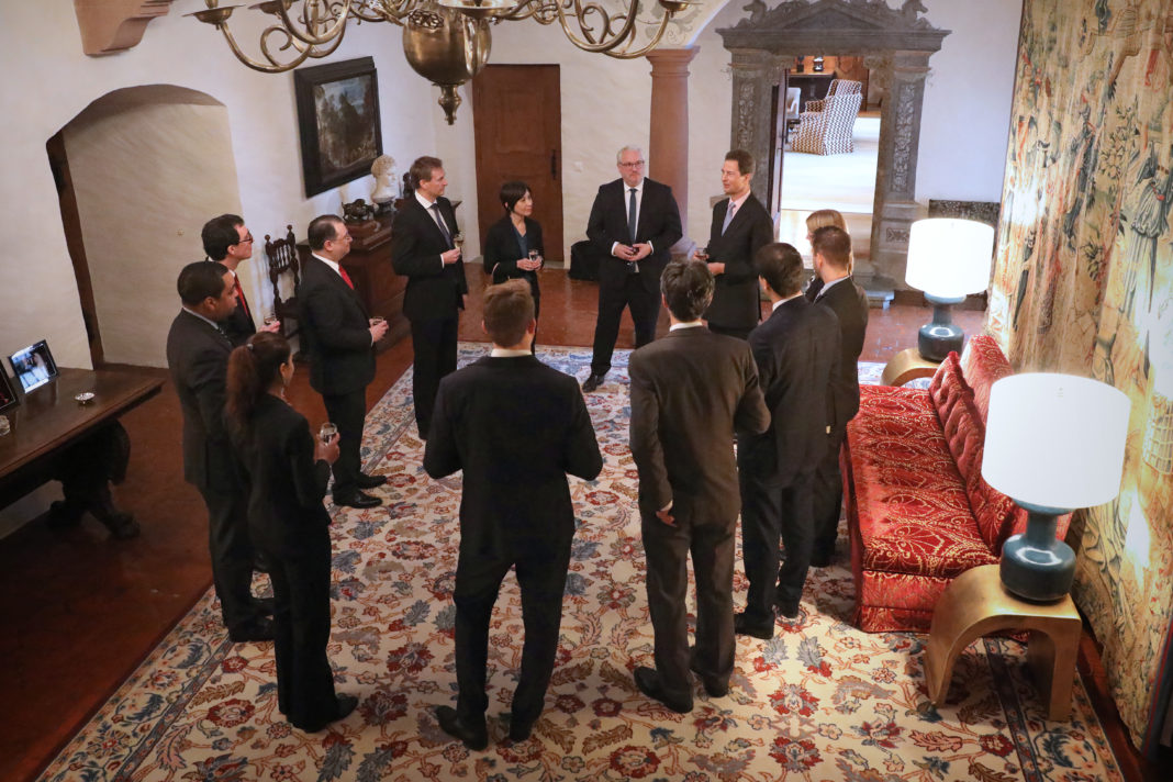 Höflichkeitsbesuch der IWF-Delegation beiS.D. Erbprinz Alois vo