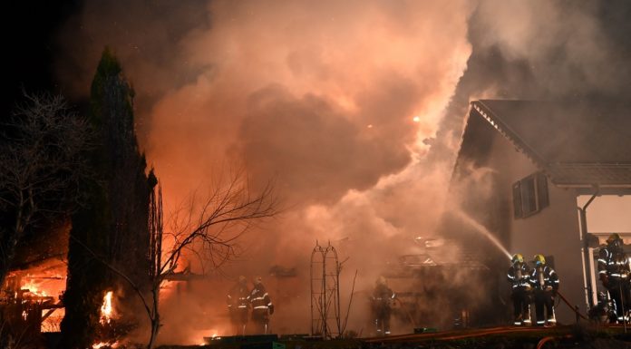Vollbrand auf Landwirtschaftsbetrieb – 300 Hühner verendet
