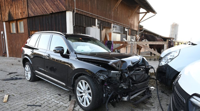 Hoher Sachschaden nach Selbstunfall mit Auto