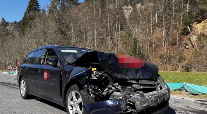 Ennetbühl: Auffahrkollision zwischen zwei Autos